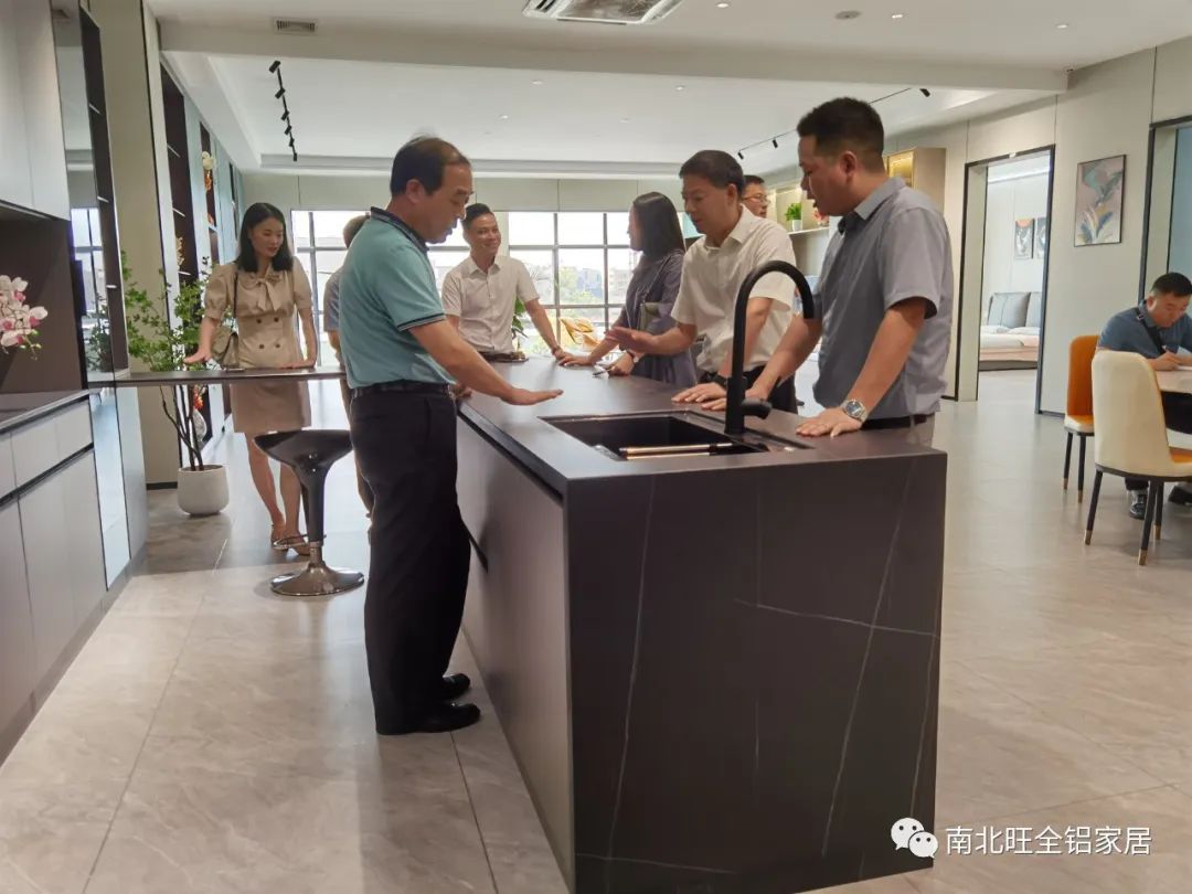 参观成品展厅